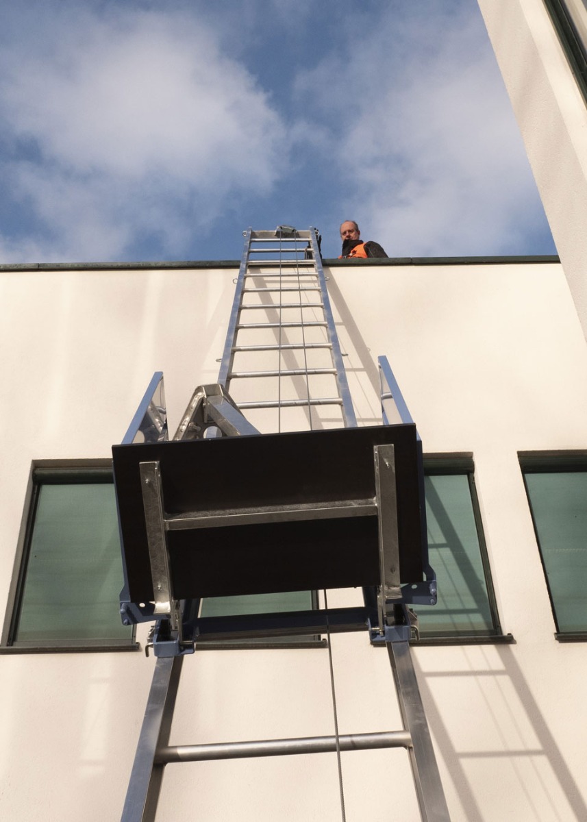 Vlutters-materieel-verticaal-transport-ladderlift-goederenlift